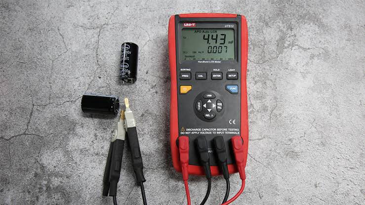 LCR متر یونیتی مدل UNI-T UT612