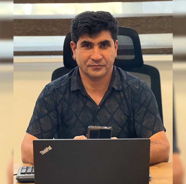 اقای شکیبی فر مدیر عامل اقای شکیبی فر مدیر عامل